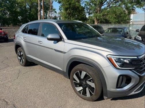 Silver Mist Metallic 2024 Volkswagen Atlas Cross Sport 2.0T SE w/Technology 4MOTION