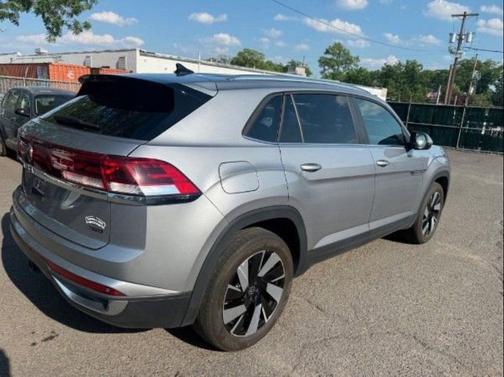 Silver Mist Metallic 2024 Volkswagen Atlas Cross Sport 2.0T SE w/Technology 4MOTION