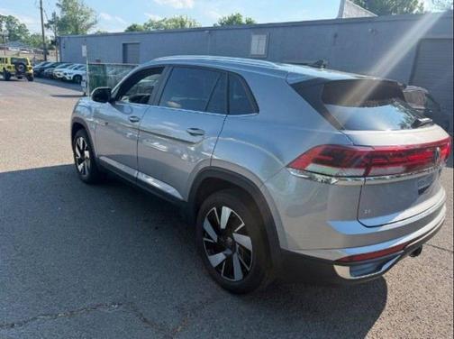 Silver Mist Metallic 2024 Volkswagen Atlas Cross Sport 2.0T SE w/Technology 4MOTION
