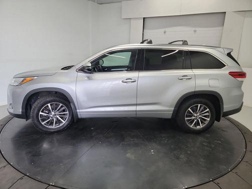 Celestial Silver Metallic 2018 Toyota Highlander XLE
