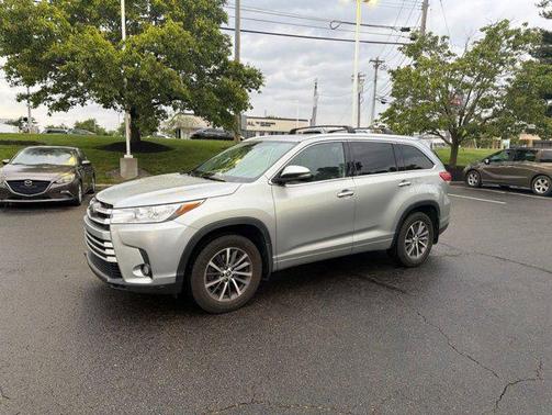 Celestial Silver Metallic 2018 Toyota Highlander XLE