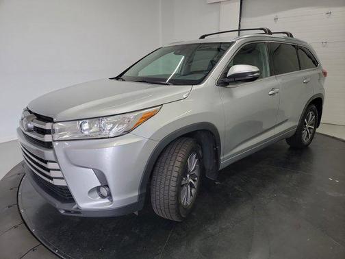 Celestial Silver Metallic 2018 Toyota Highlander XLE
