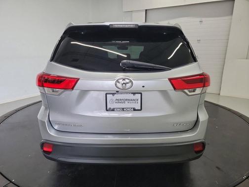 Celestial Silver Metallic 2018 Toyota Highlander XLE