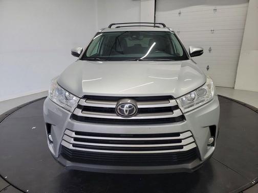 Celestial Silver Metallic 2018 Toyota Highlander XLE