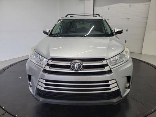 Celestial Silver Metallic 2018 Toyota Highlander XLE