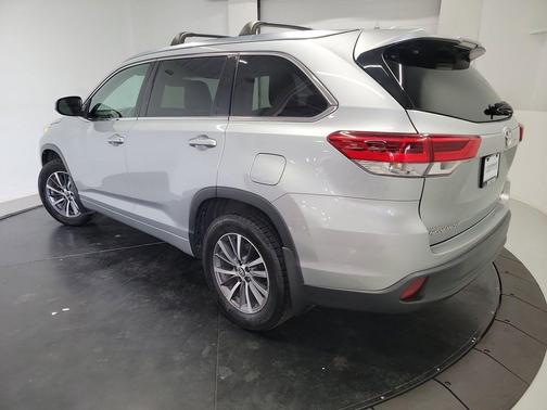 Celestial Silver Metallic 2018 Toyota Highlander XLE