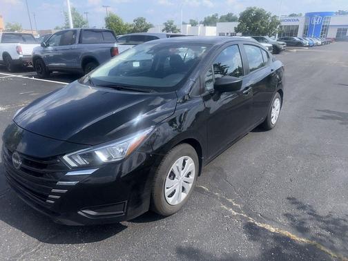 Super Black 2023 Nissan Versa 1.6 S