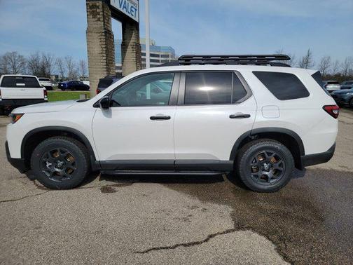 Platinum White Pearl 2026 Honda Pilot TrailSport