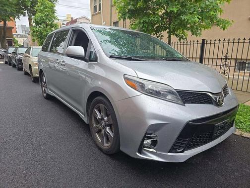 Celestial Silver Metallic 2020 Toyota Sienna SE