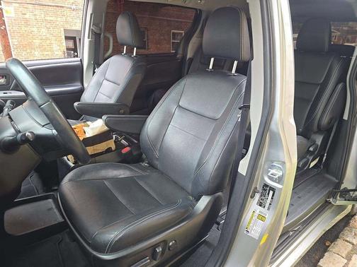 Celestial Silver Metallic 2020 Toyota Sienna SE