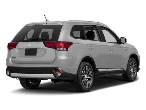 Diamond White Pearl 2018 Mitsubishi Outlander SE