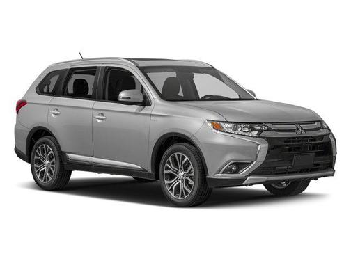 Diamond White Pearl 2018 Mitsubishi Outlander SE