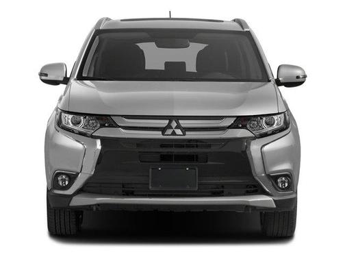 Diamond White Pearl 2018 Mitsubishi Outlander SE