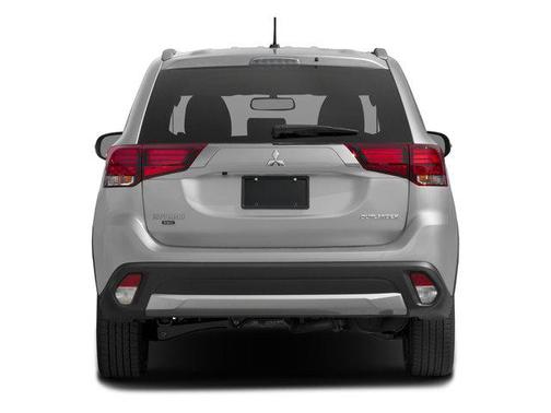 Diamond White Pearl 2018 Mitsubishi Outlander SE
