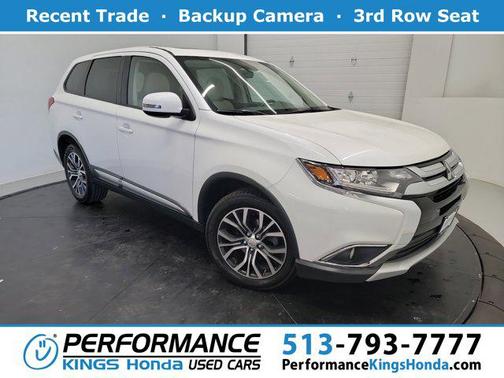 Diamond White Pearl 2018 Mitsubishi Outlander SE