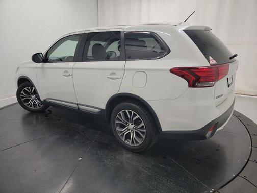 2016 Mitsubishi Outlander SE