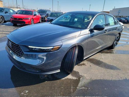 Meteorite Gray Metallic 2026 Honda Accord SE