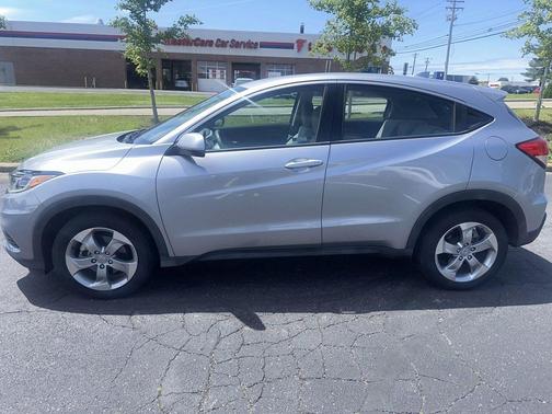 Lunar Silver Metallic 2019 Honda HR-V LX