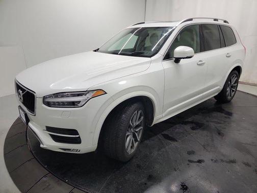 2019 Volvo XC90 T6 Momentum