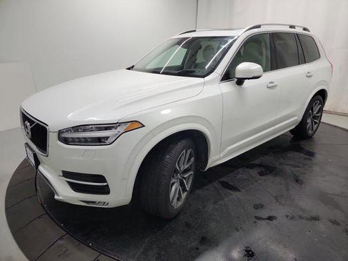 2019 Volvo XC90 T6 Momentum