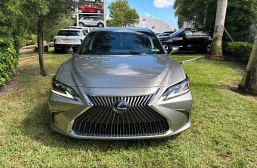 2021 Lexus ES 300h Luxury