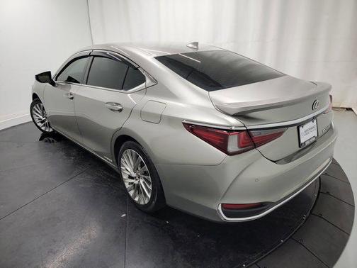 2021 Lexus ES 300h Luxury