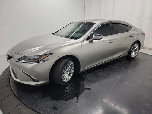 2021 Lexus ES 300h Luxury
