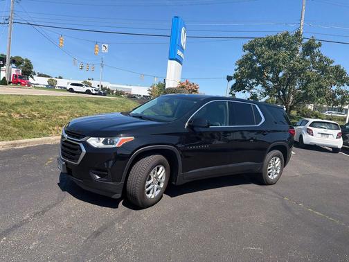 Mosaic Black Metallic 2019 Chevrolet Traverse LS