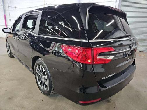 Crystal Black Pearl 2023 Honda Odyssey EX-L