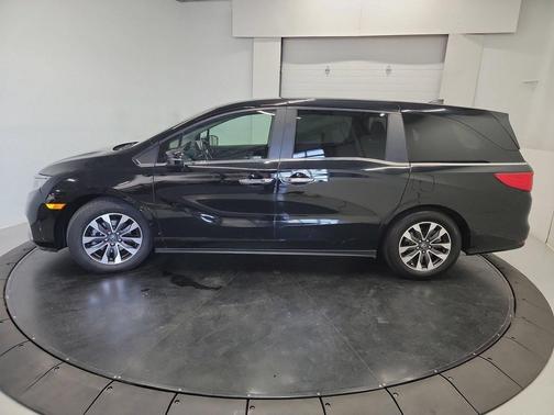 Crystal Black Pearl 2023 Honda Odyssey EX-L