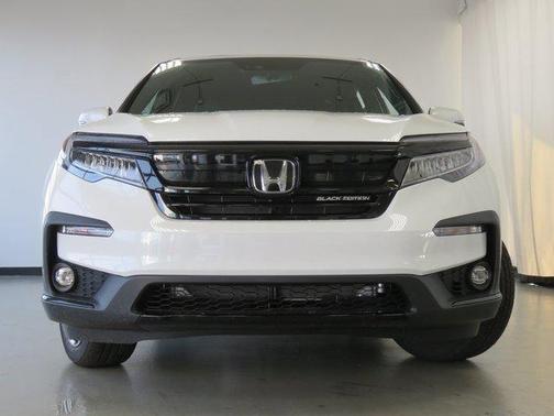 Platinum White Pearl 2022 Honda Pilot AWD Black Edition