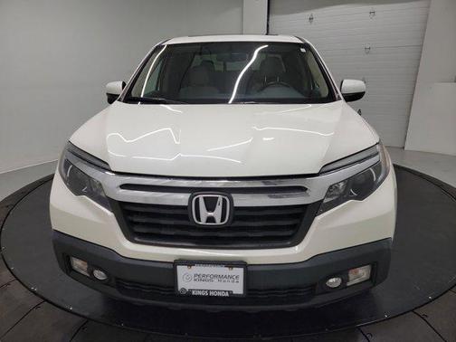 White 2019 Honda Ridgeline RTL
