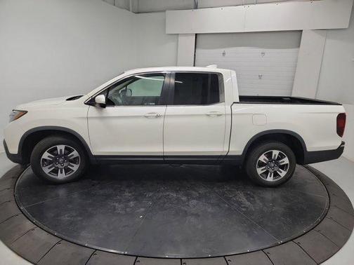 White 2019 Honda Ridgeline RTL