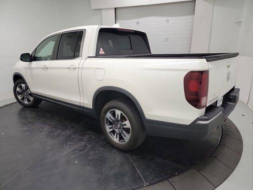 White 2019 Honda Ridgeline RTL