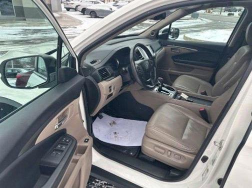 White 2019 Honda Ridgeline RTL