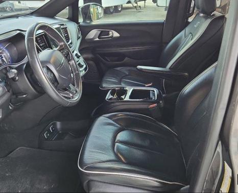 Granite Crystal Metallic Clearcoat 2019 Chrysler Pacifica Limited