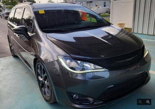 Granite Crystal Metallic Clearcoat 2019 Chrysler Pacifica Limited