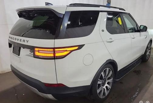 White 2019 Land Rover Discovery HSE