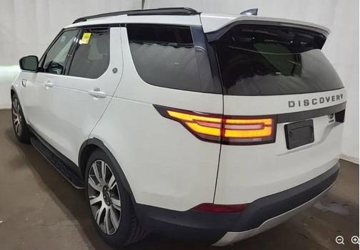 White 2019 Land Rover Discovery HSE