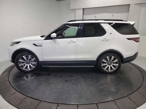 White 2019 Land Rover Discovery HSE