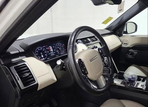 White 2019 Land Rover Discovery HSE
