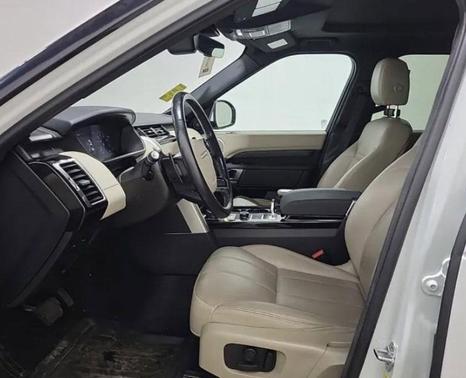 White 2019 Land Rover Discovery HSE