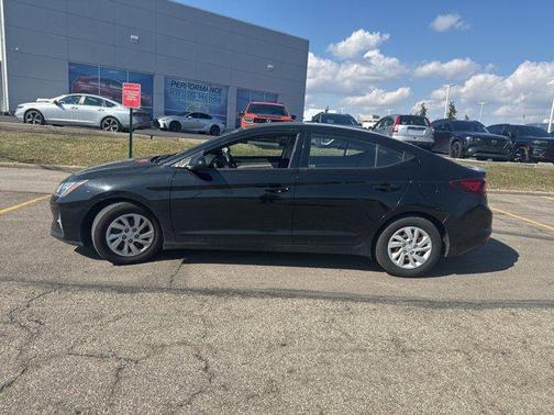 2019 Hyundai ELANTRA SE