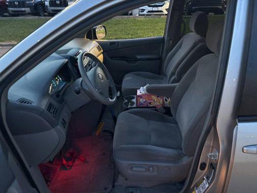 2005 Toyota Sienna LE