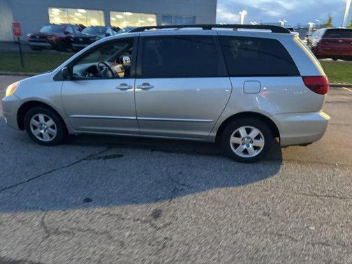 2005 Toyota Sienna LE
