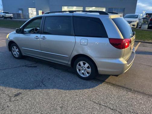 2005 Toyota Sienna LE