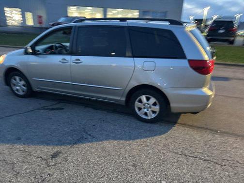 2005 Toyota Sienna LE