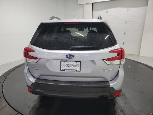 Ice Silver Metallic 2019 Subaru Forester Premium
