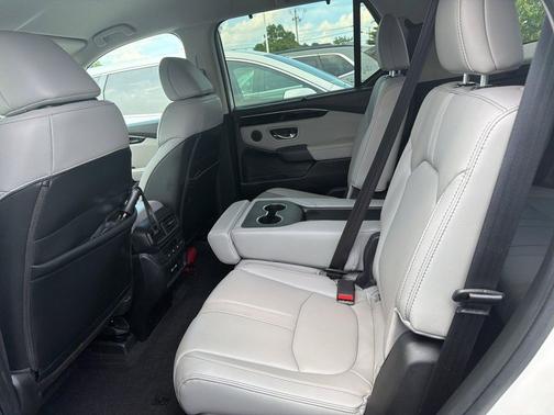 Platinum White Pearl 2023 Honda Pilot AWD EX-L 8 Passenger