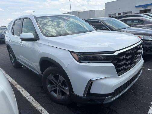 Platinum White Pearl 2023 Honda Pilot AWD EX-L 8 Passenger